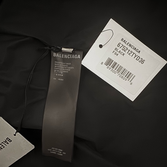 NEW WITH TAGS BALENCIAGA C SHAPED PUFFER Logo Black Sz 34 Curved Hem Jacket - Picture 12 of 14